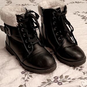 Apres Women's Boots Park City Black Faux Fur Lined Ankle Side Zipper Lace Up